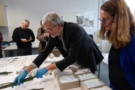 Landesarchäologe Dr. Detlef Jantzen und Ministerin Bettina Martin, Foto: WKM MV