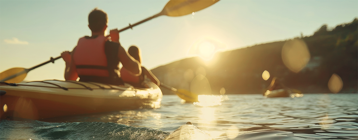 Kanus auf dem See, Foto: Adobe Stock