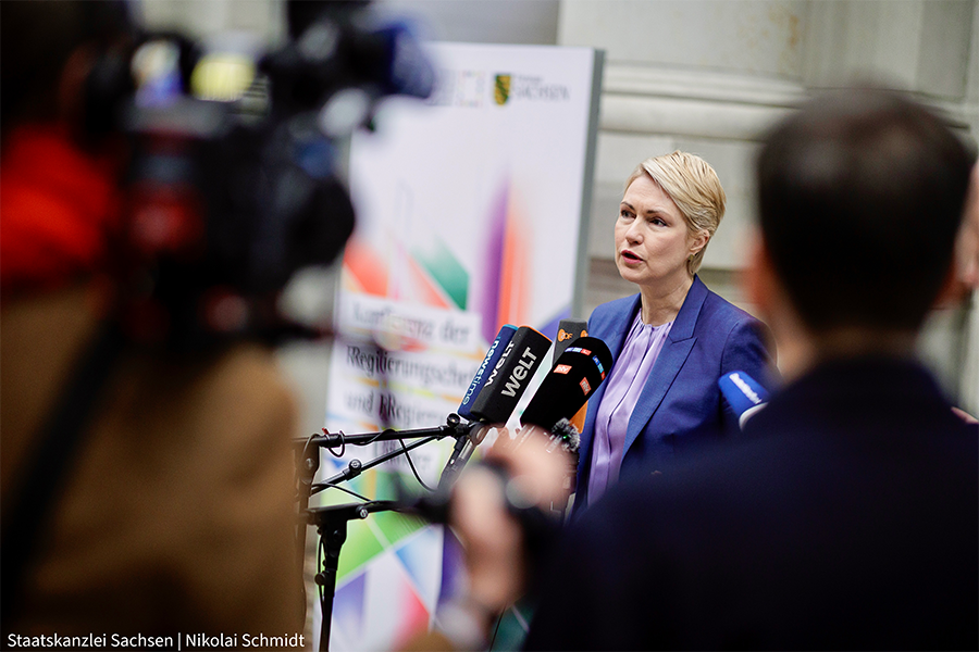 Ministerpräsidentin Manuela Schwesig im Gespräch mit der Presse auf der Konferenz der Regierungschefinnen und -chefs der Länder in Berlin