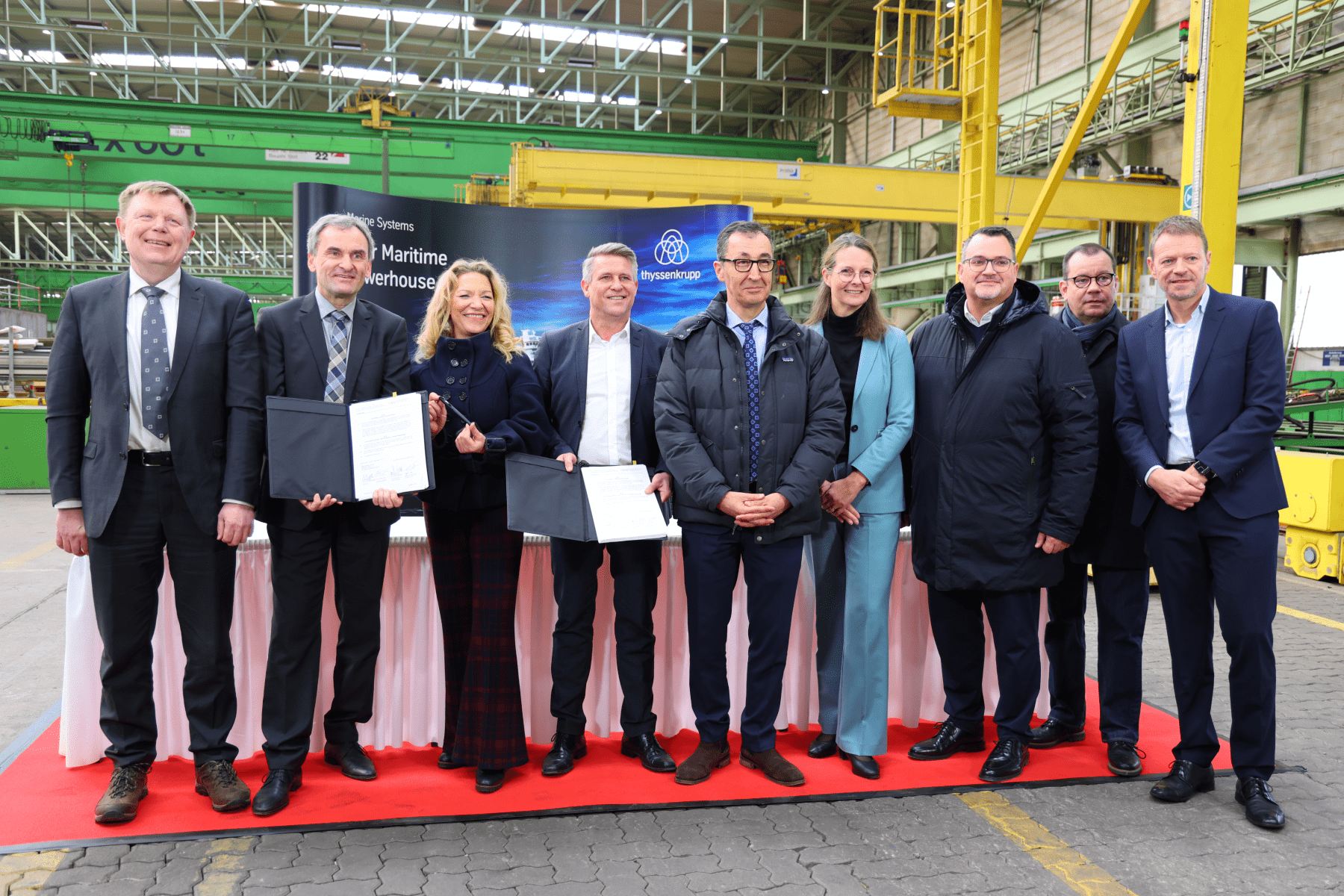 Wissenschaftsministerin Bettina Martin besuchte gemeinsam mit Bundesforschungsminister Cem Özdemir die tkms-Werft in Wismar, wo der Vertrag zum Bau des Forschungsschiffes „Polarstern II“ unterzeichnet wurde.